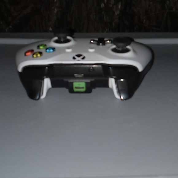 Xbox One Controller - Picture 3 of 4